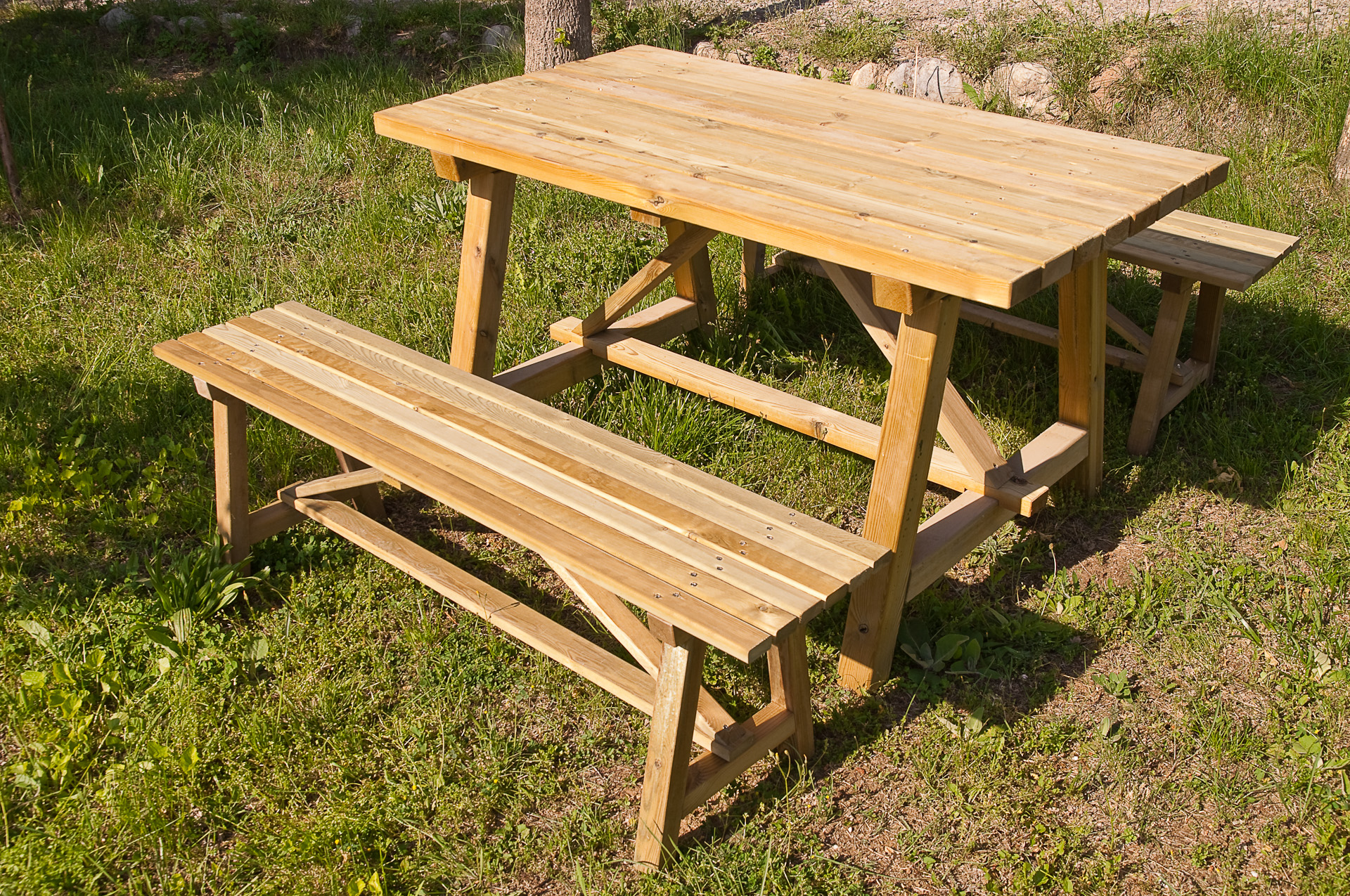 Mesa picnic madera tratada 160x155 con bancos - Lua Sports